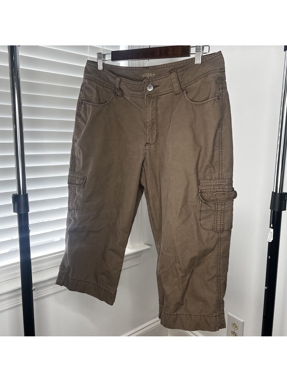 Riders by Lee Womens Size 12M Brown Cargo Capri Pants Shorts 100 Cotton Utility